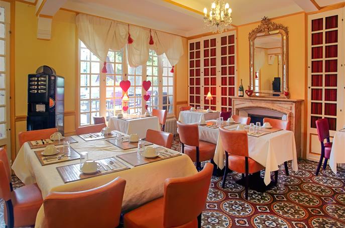 Salle de petit-déjeuner de l'Hôtel de charme Résidence à Nissan-Lez-Ensérune