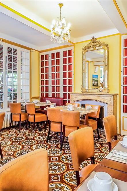Salle de petit-déjeuner de l'Hôtel Résidence à Nissan-Lez-Ensérune