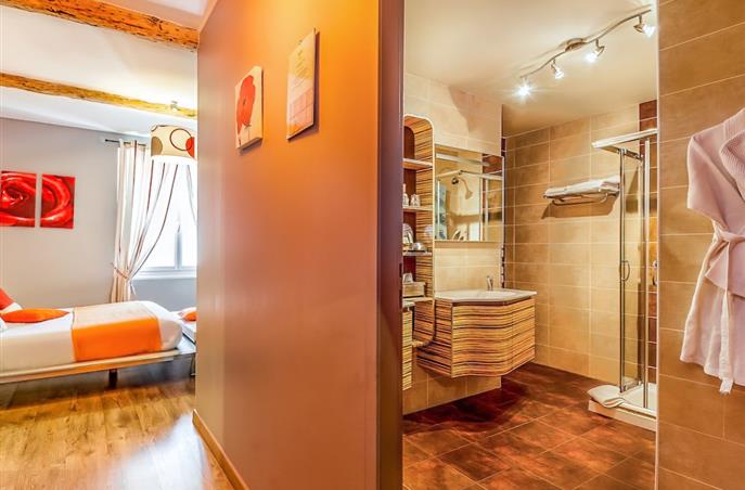 Salle de bain de la Chambre Double Prestige à l'Hôtel de charme Résidence