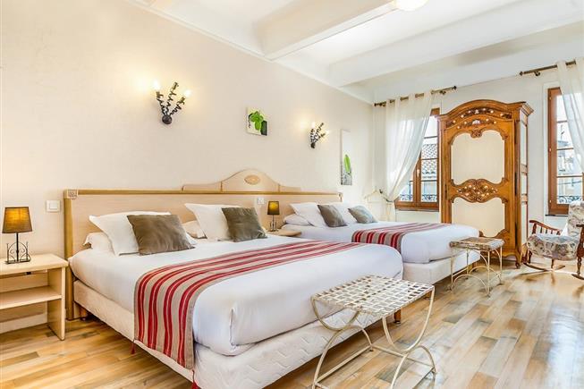 Chambre Quadruple Supérieure de l'Hôtel Résidence à Nissan-Lez-Ensérune (34)