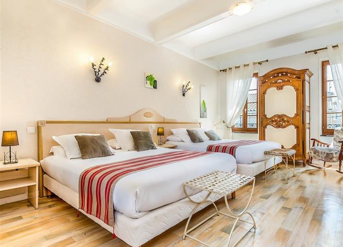 Chambre Quadruple Supérieure de l'Hôtel Résidence à Nissan-Lez-Ensérune (34)