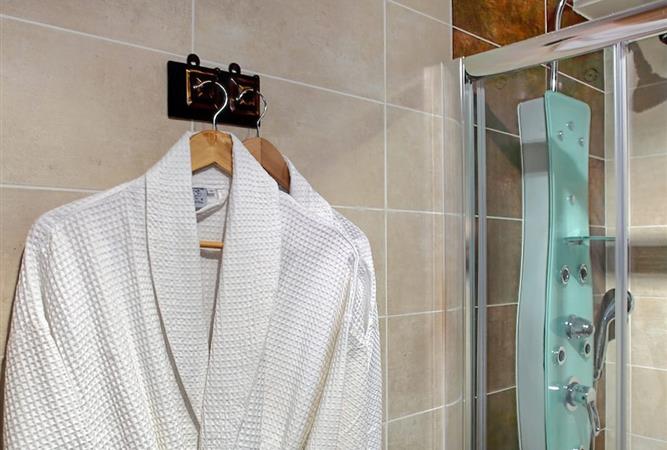 Salle de bain de la Chambre Quadruple Supérieure - Hôtel Résidence 3 étoiles