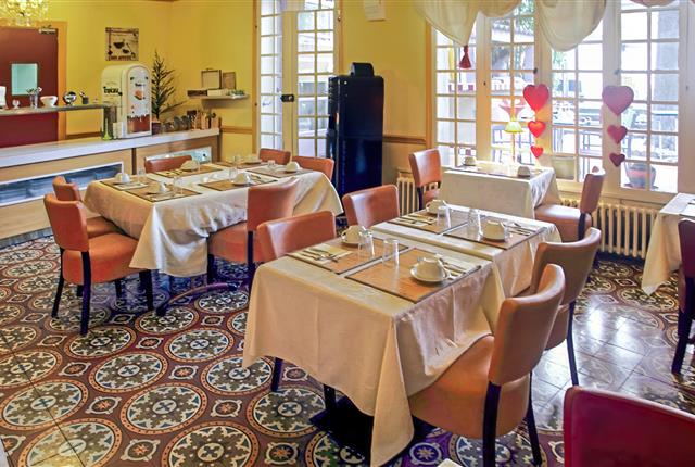 Salle de petit-déjeuner de l'Hôtel Résidence 3 étoiles