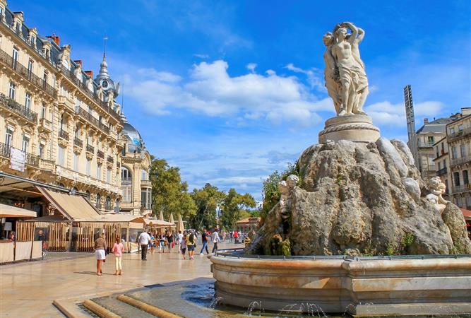 Place de la comédie à Montpellier - Près de l'Hôtel Résidence à Nissan-Lez-Enserune (34)
